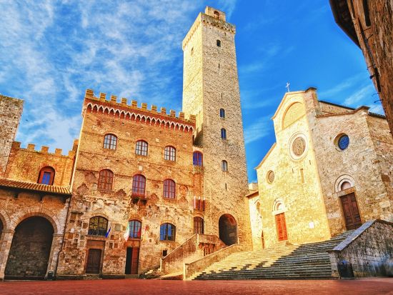 ローマ発ミラノ着 1泊2日ツアー　サン・ジミニャーノ＋フィレンツェ＋ピサ＋チンクエ・テッレ＋ミラノ＜火曜／1名催行／日本語＞