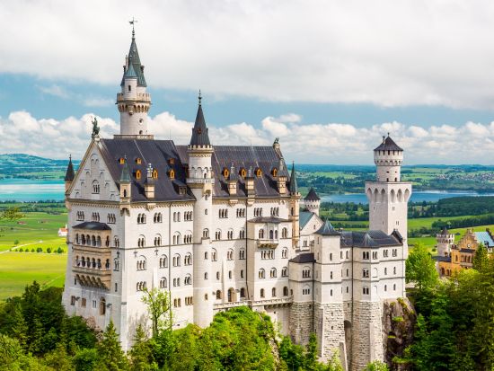 フランクフルト発ウィーン着　ドイツ＋オーストリア周遊ツアー　ノイシュバンシュタイン城＋ザルツブルク観光付き＜5泊6日／金曜／1名催行／日本語＞