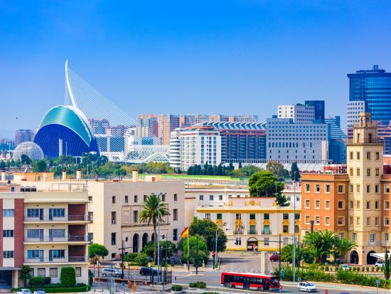 バルセロナ発マドリード着　スペイン2大都市 マドリード＆バルセロナ　サグラダファミリア入場＋プラド美術館＜4泊5日／金曜／1名催行／日本語＞