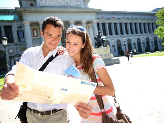 バルセロナ発マドリード着　スペイン周遊ツアー　サグラダ・ファミリア入場＋グラナダ＋セビリア＋コルドバ　高速列車乗車付き＜7泊8日／金曜／1名催行／日本語＞