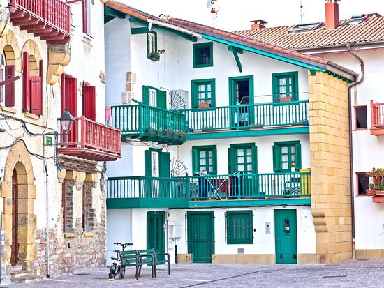 Spain_Hondarribia_shutterstock_1346502077
