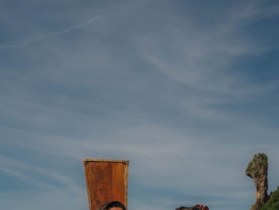 【クラビ発】タイの離島で絶景を満喫　貸切ラグジュアリーボートで行くアイランドホッピングツアー　夕日鑑賞付きプランあり＜半日・1日／選べる昼食付き／英語ガイド＞