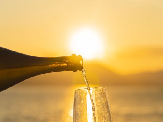 【クラビ発】タイの離島で絶景を満喫　貸切ラグジュアリーボートで行くアイランドホッピングツアー　夕日鑑賞付きプランあり＜半日・1日／選べる昼食付き／英語ガイド＞