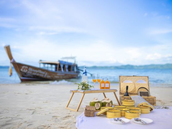 貸切ラグジュアリーボートで行くジェームスボンド島ツアー＜1日／選べる昼食付き／英語ガイド＞