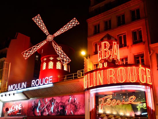 セーヌ川ディナークルーズ＋エッフェル塔（第2展望台）＋ムーラン・ルージュ（Moulin Rouge）＜18:45発／3コースディナー／ソルフェリーノ河川港集合＞