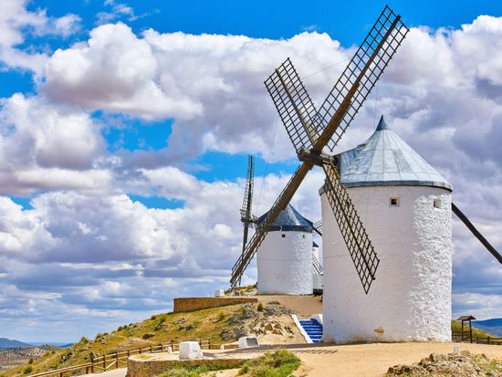 Spain_Consuegra_shutterstock_1105798517