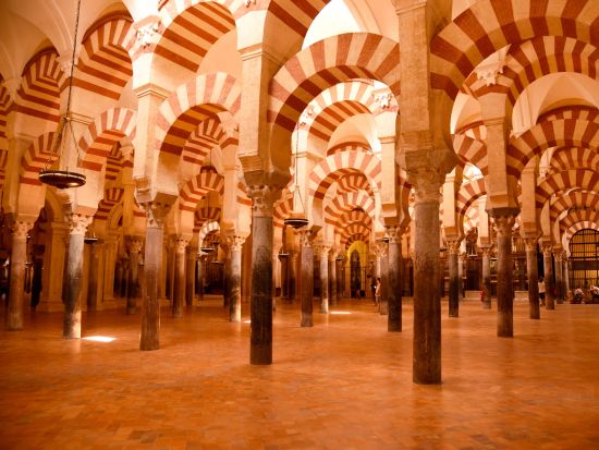 バルセロナ発マドリード着　スペイン周遊ツアー　サグラダ・ファミリア入場＋グラナダ＋セビリア＋コルドバ　高速列車乗車付き＜7泊8日／金曜／1名催行／日本語＞