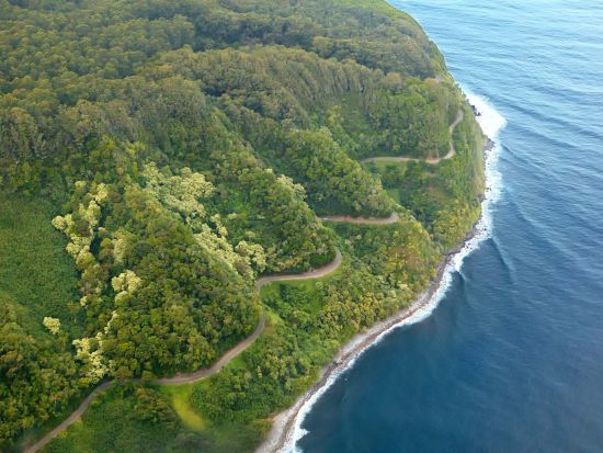 マウイ島ハイキングツアー　手つかずの自然が残る「天国の地」ハナの熱帯雨林＆緑に囲まれた滝つぼ ＜昼食付き／英語ガイド＞