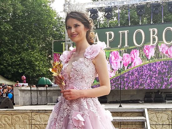 【プライベートツアー】6月7日（日）限定！ダマスセナ バラ園＋カザンラック・バラ祭り日帰り観光ツアー＜専用車／ソフィア発＞