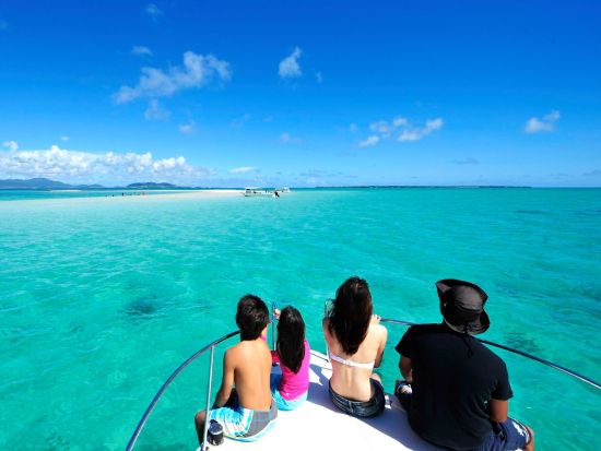チャーターボート　石垣島の美しい海をプライベート空間で満喫　目的に合わせてさまざまなタイプの船をご用意＜石垣島＞ 