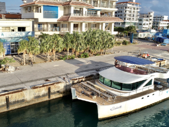 チャーターボート　石垣島の美しい海をプライベート空間で満喫　目的に合わせてさまざまなタイプの船をご用意＜石垣島＞ 