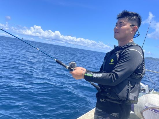 【貸切】半日釣り体験　石垣島で島んちゅ船長が案内する海釣りに挑戦＜午前or午後／釣具一式付／新川漁港＞