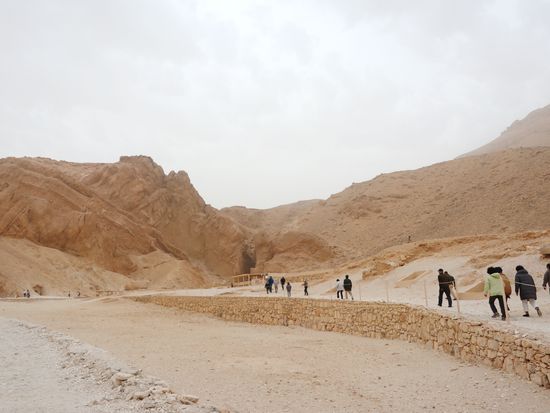 pixta_74820419_Valley of the Queens