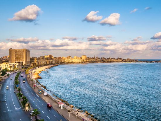 pixta_28745128_Alexandria harbor