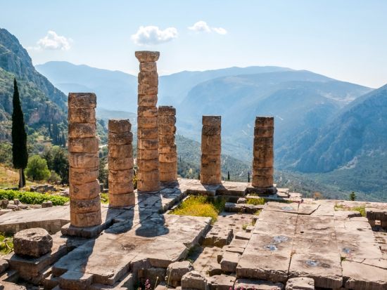 世界遺産デルフィ遺跡＋デルフィ博物館 日帰り観光ツアー＜昼食付／日本語アシスタント／アテネ発＞by H.I.S.