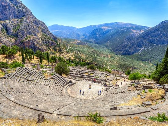 世界遺産デルフィ遺跡＋デルフィ博物館 日帰り観光ツアー＜昼食付／日本語アシスタント／アテネ発＞by H.I.S.