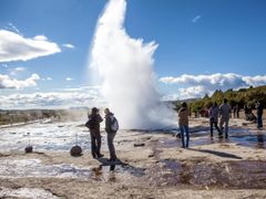 Iceland_Haukadalur_Geyser_shutterstock_287789429