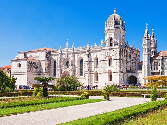 Lisbon_Jeronimos Monastery_shutterstock_305518052