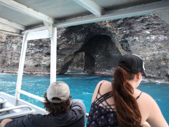 ナ・パリ・コースト　クルージング＆シュノーケリングツアー　イミロア号＜4～12月／4時間／朝食付き／英語ガイド＞