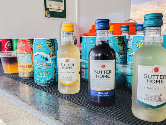 ナ・パリ・コースト　クルージング＆シュノーケリングツアー　ラッキーレディ号＜5時間／朝食・昼食付き／英語ガイド＞