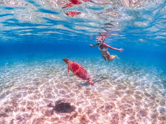 宮古ブルーを五感で感じるドローン撮影付きSUPツアー　宮古島で大人気ツアー2つをお得に体験！SUP&ウミガメシュノーケリング付きプランもあり＜宮古島＞