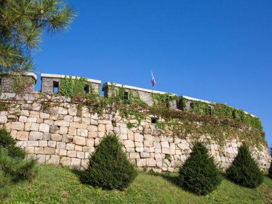 ソウル郊外観光ツアー　世界遺産・江華島（カンファド）支石墓群　対岸に北朝鮮を望む島の史跡を巡る　麦飯ビビンバランチ＜1日／日本語ガイド／ホテルお迎え付＞