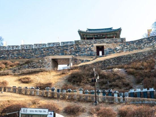 【ソウル郊外観光ツアー】夫餘(ブヨ)百済時代700年の歴史を感じる！扶蘇山城＆扶餘定林寺址五層石塔＜月曜を除く毎日／終日／ホテル送迎付／日本語ガイド／昼食付＞