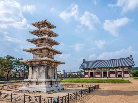 【ソウル郊外観光ツアー】夫餘(ブヨ)百済時代700年の歴史を感じる！扶蘇山城＆扶餘定林寺址五層石塔＜月曜を除く毎日／終日／ホテル送迎付／日本語ガイド／昼食付＞