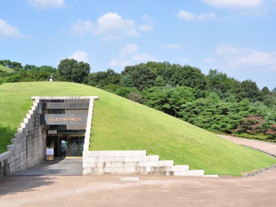 【ソウル郊外観光ツアー】夫餘(ブヨ)百済時代700年の歴史を感じる！扶蘇山城＆扶餘定林寺址五層石塔＜月曜を除く毎日／終日／ホテル送迎付／日本語ガイド／昼食付＞