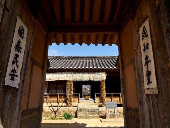 世界遺産 安東(アンドン)日帰りツアー☆河回村＋仮面博物館＋芙蓉臺＋花川書院＜毎日／終日／ソウルホテル送迎／日本語ガイド／名物塩サバ昼食付＞