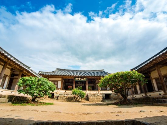 世界遺産 安東(アンドン)日帰りツアー☆河回村＋仮面博物館＋芙蓉臺＋花川書院＜毎日／終日／ソウルホテル送迎／日本語ガイド／名物塩サバ昼食付＞