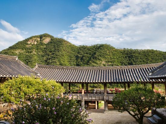 2010年に世界遺産に登録！安東(アンドン)日帰りツアー　河回村＋仮面博物館＋芙蓉臺＋花川書院＜月・水・土／終日／ホテル送迎付／日本語ガイド／名物塩サバ昼食付＞