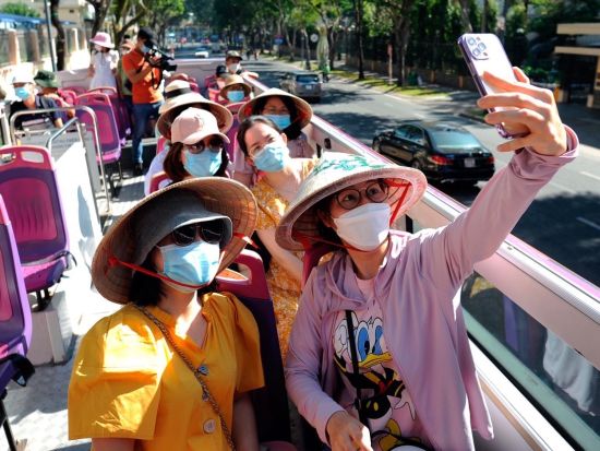 乗り降り自由！ハノイ市内観光　オープントップバスチケット　主要観光スポットを効率よく！＜日本語オーディオガイド／4時間・24時間・1周チケット＞