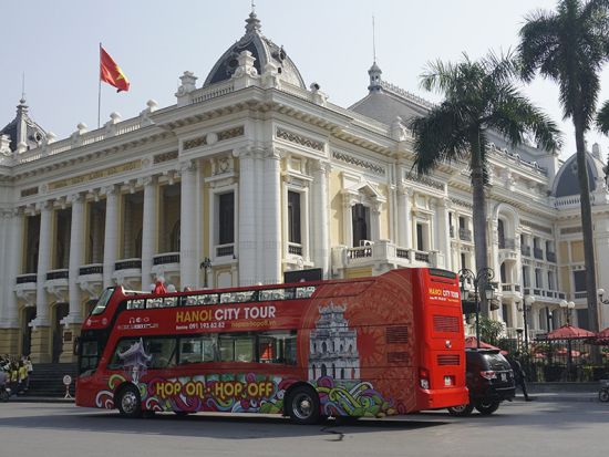 乗り降り自由！ハノイ市内観光　オープントップバスチケット　主要観光スポットを効率よく！＜日本語オーディオガイド／4時間・24時間・1周チケット＞