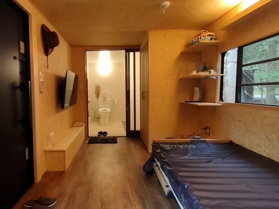 1日1組限定！バリアフリーのトレーラーハウスやテントでの1泊2日キャンプ体験 みんなが笑顔になる秘密基地みたいなキャンプ場 手ぶらで参加OK＜1～8名／河口湖＞