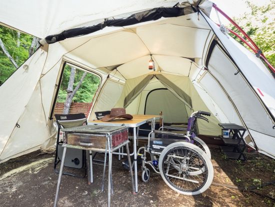 1日1組限定！バリアフリーのトレーラーハウスやテントでの1泊2日キャンプ体験 みんなが笑顔になる秘密基地みたいなキャンプ場 手ぶらで参加OK＜1～8名／河口湖＞