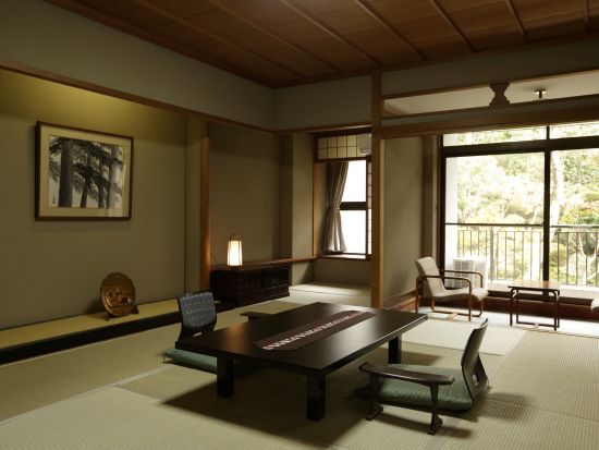 玉造温泉「長楽園」1泊2日 出雲神話ウェルネスガイドがご案内する出雲大社観光付き＜朝夕2食付き／玉造温泉／松江市＞