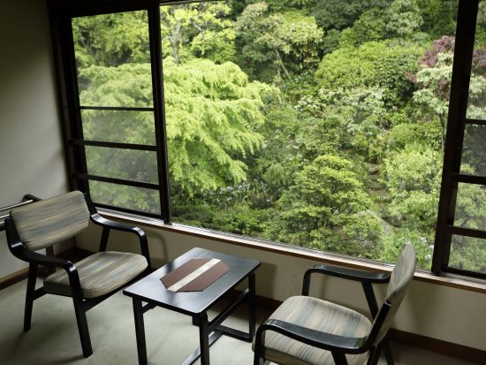 玉造温泉「長楽園」1泊2日 出雲神話ウェルネスガイドがご案内する出雲大社観光付き＜朝夕2食付き／玉造温泉／松江市＞