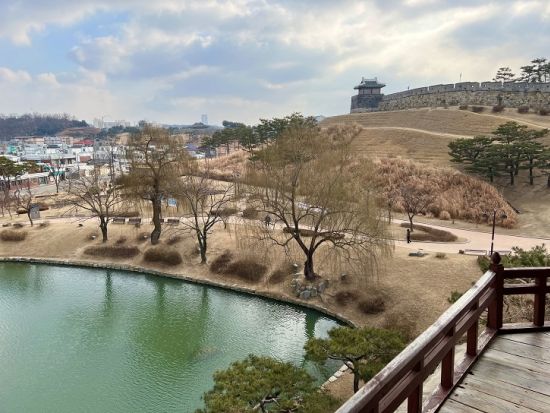 ソウル郊外観光ツアー　世界遺産 水原華城＆行宮洞巡り 名物グルメ「水原チキン」 ＜昼食付き／1日＞