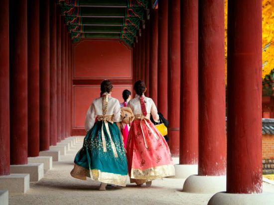 ソウル市内 半日観光ツアー　世界遺産 昌徳宮（チャンドックン）＋宗廟＋西巡邏道（ソスンラギル）チマチョゴリ体験も！＜午前／日本語ガイド＞