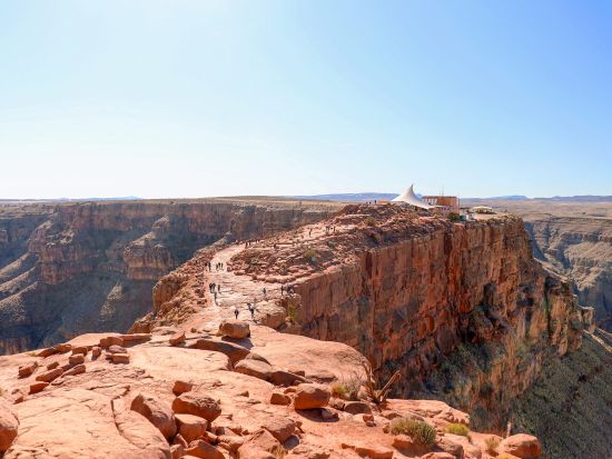 グランドキャニオン・ウエストリム＆スカイウォーク探索ツアー　小型飛行機＋ヘリコプター＋ボート利用 ＜日本語オーディオガイド／英語ドライバー＞