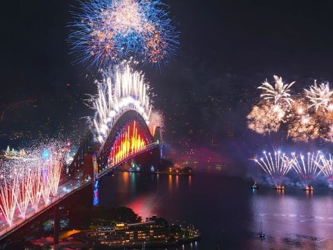 【2025年12月31日】大晦日限定！シドニー2000号カウントダウンディナークルーズ＜コースメニュー＞by Captain Cook Cruise