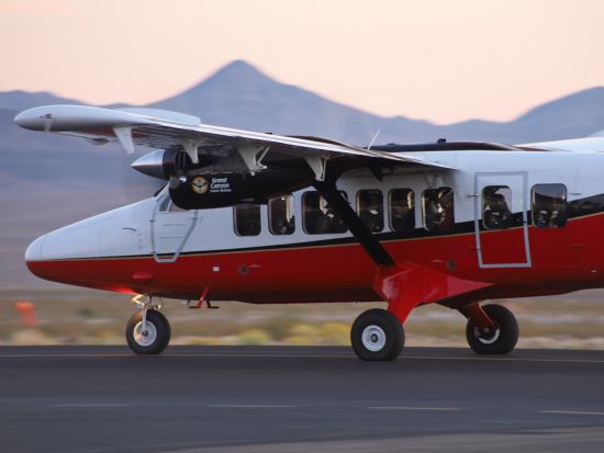 グランドキャニオン・サウスリム探索ツアー　小型飛行機＆ヘリコプター＆ハマー利用 ＜昼食付き／日本語オーディオガイド／英語ドライバーガイド＞