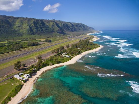 Mokuleia_North Shore_shutterstock_82061062