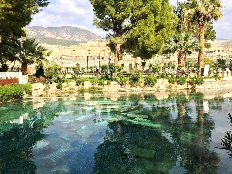 Pamukkale_Cleopatra_Pools_Hierapolis_Shutterstock