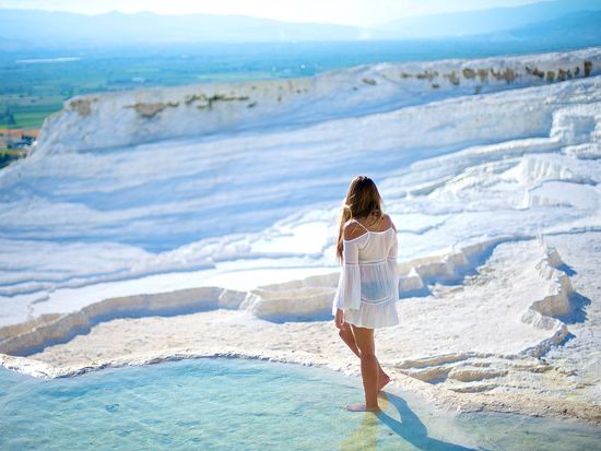 Turkey_Pamukkale_Traverten_shutterstock_1064144459