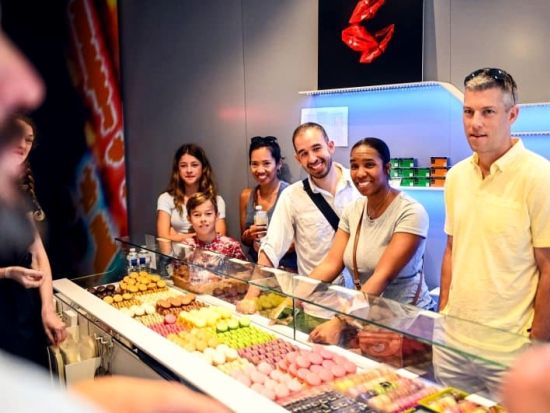 試食たっぷり＆ワイン試飲付き☆パリ・モンマルトル グルメウォーキングツアー！スイーツ・パン・チーズ・ハムなど下町美食を食べ歩き＜英語ガイド＞