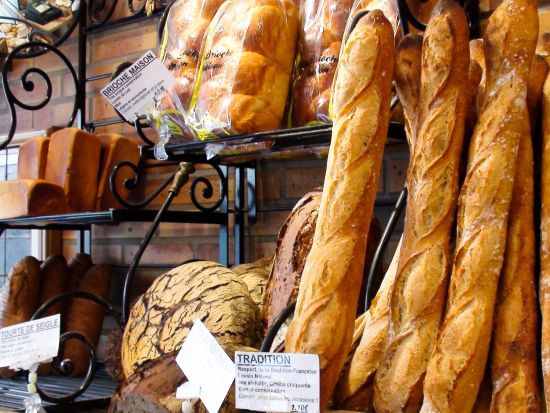 試食たっぷり＆ワイン試飲付き☆パリ・モンマルトル グルメウォーキングツアー！スイーツ・パン・チーズ・ハムなど下町美食を食べ歩き＜英語ガイド＞