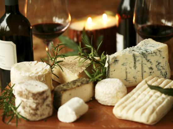 試食たっぷり＆ワイン試飲付き☆パリ・モンマルトル グルメウォーキングツアー！スイーツ・パン・チーズ・ハムなど下町美食を食べ歩き＜英語ガイド＞