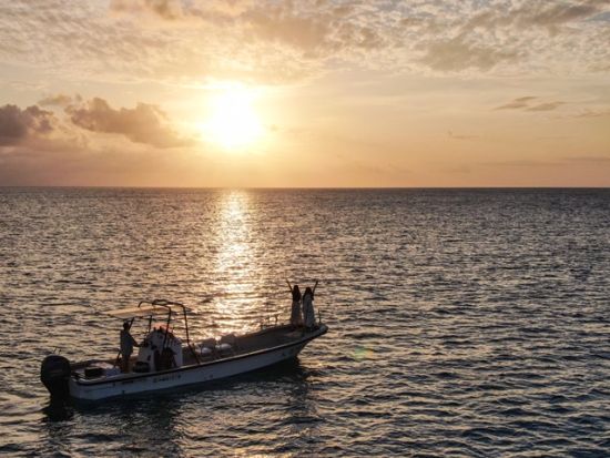 【貸切】サンセットクルーズツアー　贅沢なひと時を大切な人と＜1～10名／1.5時間／宮古島＞by すばる